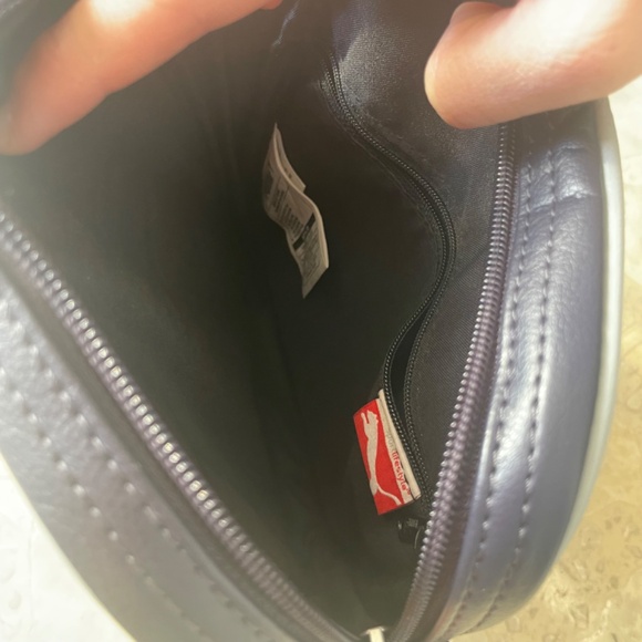 PUMA Vintage Retro Messenger Bag - Picture 4 of 6